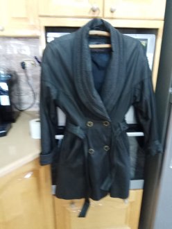 Продается французское натуральное коженое пальто. куплено за 500 евро .одето два раза. размер M-L image 1