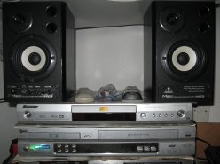 1.Продам видеомагнитофон с DVD-плеером в одном корпусе LG V-782 (видеокассеты в придачу). 2. аудиоусилитель MS-20 (20 ватт на выходе) с 2 колонками. 3. Микрофон профессиональный SV-200 (в употреблении не был). Есть новый комплект шнуров. на почту, или052-6.