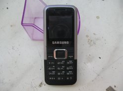 Продам телефон мобильный Самсунг с блоком питания, аккумулятор держит неделю, есть русский язык. Недорого. image 0