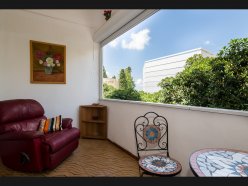 Сдается посуточно квартира в аренду в Хайфе для туристов и гостей Хайфы. Подходит для двух человек. В квартире имеется большой балкон и все, что необходимо для комфортного проживания.