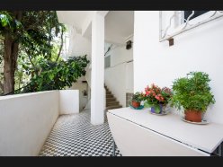 Сдается посуточно квартира в аренду в Хайфе для туристов и гостей Хайфы. Подходит для двух человек. В квартире имеется большой балкон и все, что необходимо для комфортного проживания.