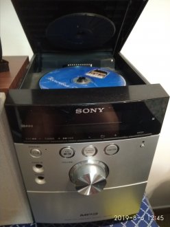 Барахолка! винтаж. ретро. Стерео-система Сони, пульт управления, с 2-мя колонками, магнитофон-кассетник + радио+ CD-проигрыватель MP3. 350 шек.