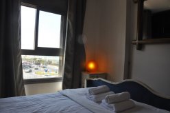 Сдается уютная 2х ком квартира в Бат Яме посуточно. Квартира идеально подходит как для туристов, так и для деловых людей, которым требуется комфортабельное жилье на короткий срок. От 300 шекелей за ночь.