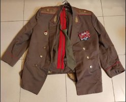 Продам форму советского генерала-китель с погонами, брюки с лампасами, орденские планки, галстук бонусом. недорого.